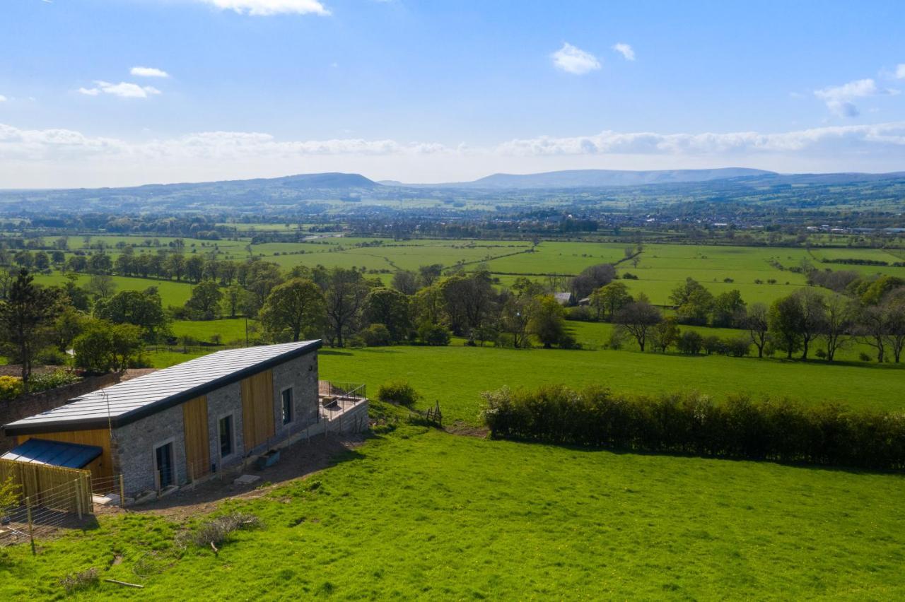 The Chicken Shed At Knowle Top Clitheroe Exteriör bild